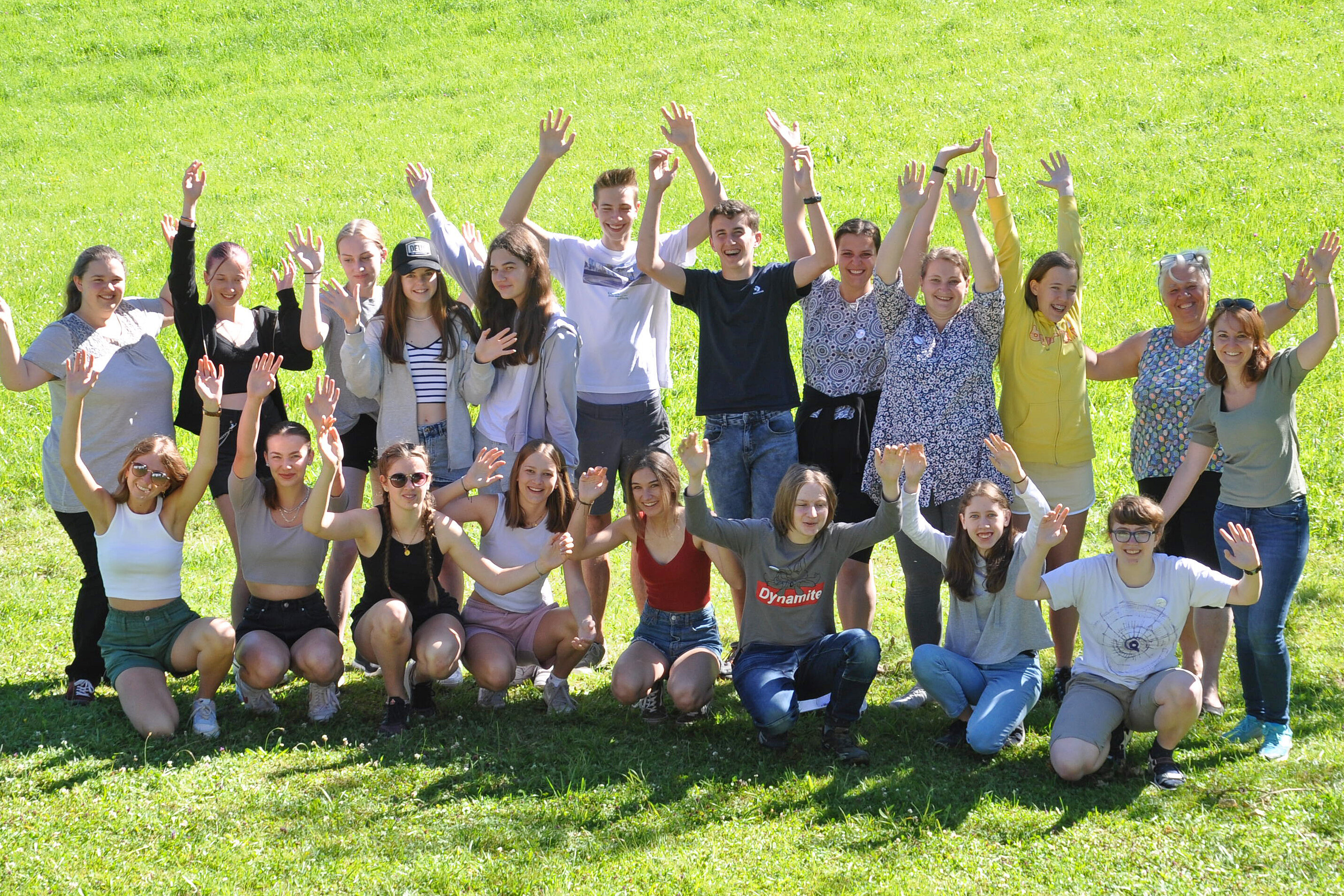 Gruppenfoto mit den Teilnehmer:innen und Referent:innen der Gruppenleiter:innen-Schulung auf der Schwarzenbergalm